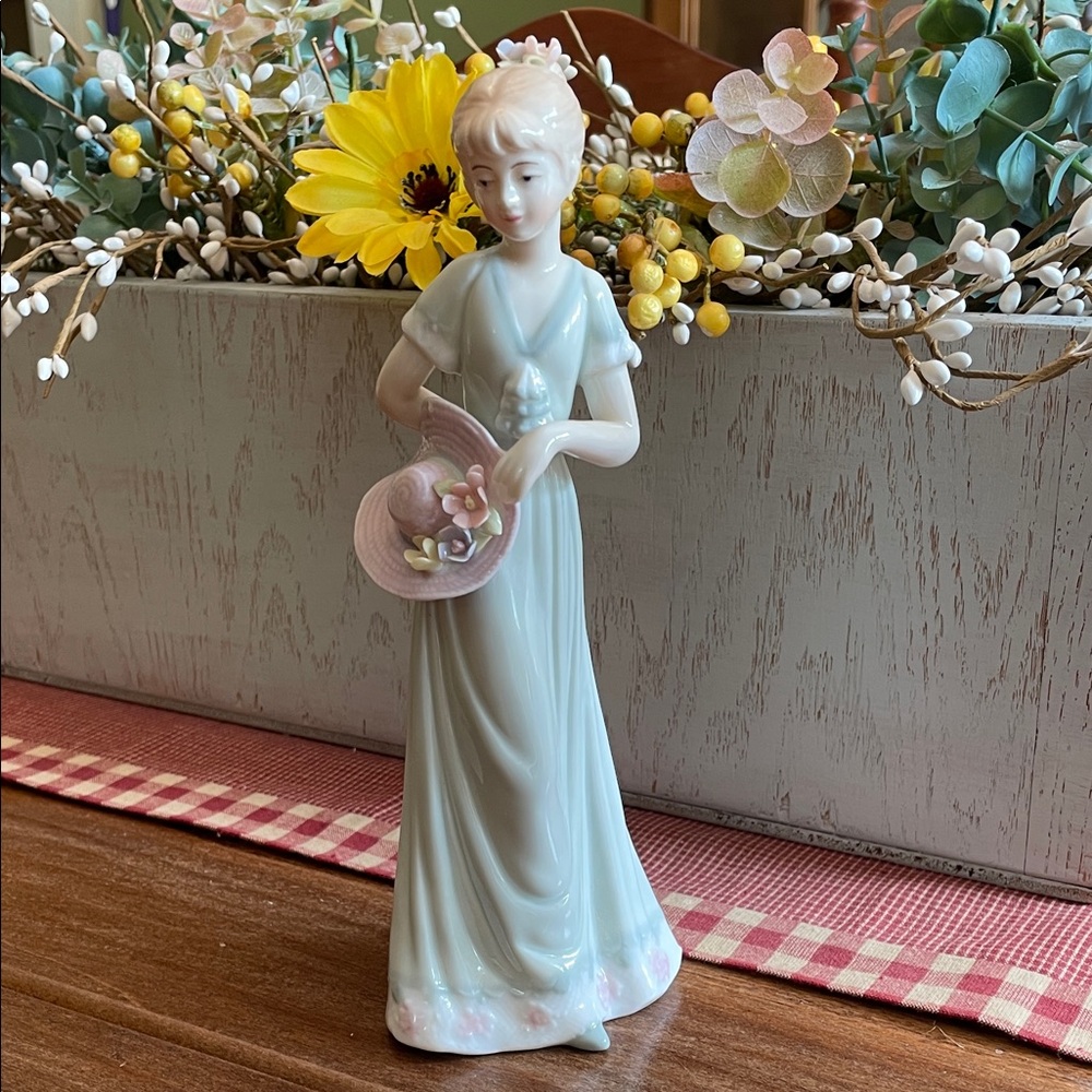 House of Lloyd 2000 Garden Party Figurine Celebrating Life’s Cherished Moments